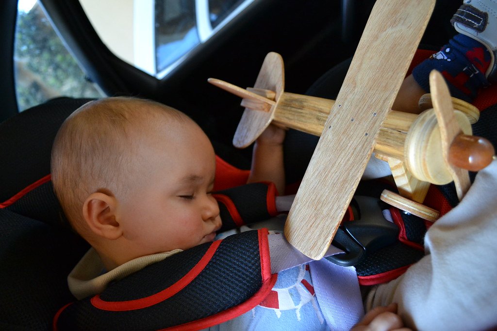 Voyager en avion avec un bébé : guide pratique
