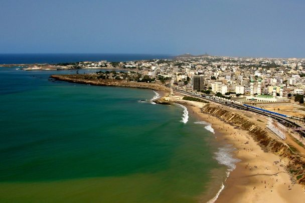 Vue aérienne du littoral et de la ville de Dakar, Sénégal