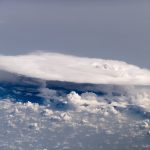 Cumulonimbus géant, nuage orageux au-dessus de lAfrique, vu depuis la Station spatiale internationale