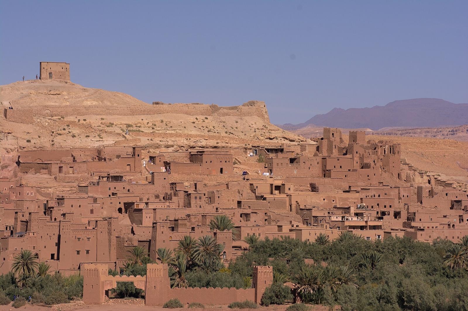 Vue du ksar fortifié d'Aït Ben Haddou, au Maroc, avec ses bâtisses en pisé ocre