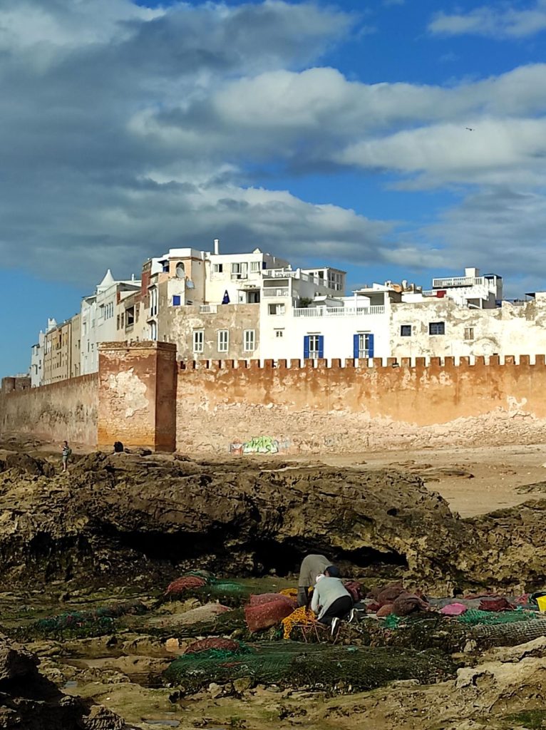 Remparts de la médina d'Essaouira vus depuis les rochers